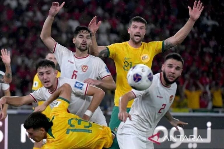 Berikut beberapa alternatif judul untuk "Lima Pertemuan Terakhir Indonesia Melawan Australia":

1. "Kilas Balik: Lima Duel Terakhir Indonesia vs Australia"
2. "Rekap Pertandingan: Lima Pertemuan Terakhir Indonesia dan Australia"
3. "Lima Pertandingan Penuh Drama: Indonesia vs Australia"
4. "Melihat Kembali: Lima Pertandingan Terakhir Indonesia melawan Australia"
5. "Sejarah Pertarungan: Lima Pertemuan Terakhir Antara Indonesia dan Australia"
6. "Duel Tragedi dan Keberanian: Lima Pertemuan Indonesia dan Australia"
7. "Jejak Pertandingan: Lima Kali Indonesia Bertanding Melawan Australia"

Semoga judul-judul ini dapat memberikan inspirasi!
