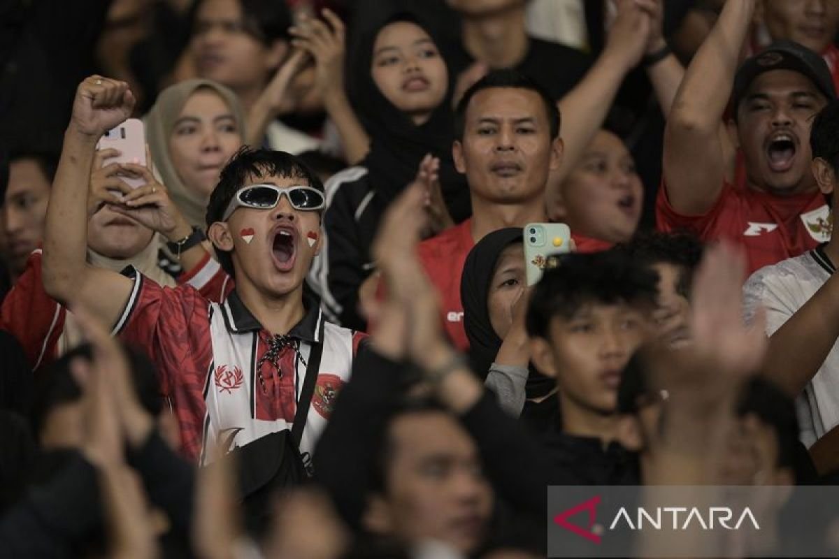 Tentu! Berikut adalah beberapa alternatif judul untuk "God Bless dan Judika Bakar Semangat Penggemar Indonesia":

1. "God Bless dan Judika: Api Semangat Penggemar Indonesia"
2. "Mengobarkan Semangat: God Bless dan Judika di Hati Penggemar"
3. "God Bless Bersama Judika: Membangkitkan Semangat Penggemar Tanah Air"
4. "Semangat Berkobar: God Bless dan Judika Guncang Penggemar Indonesia"
5. "Kebangkitan Semangat: God Bless dan Judika Bersatu Untuk Penggemar Indonesia"

Semoga bermanfaat! Jika butuh lebih banyak alternatif, silakan beri tahu.