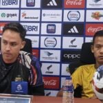 Berikut beberapa alternatif judul untuk pernyataan Paul Munster yang meminta pemain untuk fokus dan hati-hati menghadapi Persis Solo:

1. "Paul Munster Ingatkan Pemain untuk Fokus dan Waspada Jelang Pertandingan Melawan Persis Solo"
2. "Fokus dan Hati-hati, Pesan Penting Paul Munster untuk Deretan Pemain Hadapi Persis Solo"
3. "Paul Munster: Kesiapan dan Konsentrasi Jadi Kunci Melawan Persis Solo"
4. "Menghadapi Persis Solo: Paul Munster Tekankan Pentingnya Fokus dan Kewaspadaan"
5. "Agar Tidak Terkejut, Paul Munster Minta Pemain Jaga Fokus Melawan Persis Solo"

Silakan pilih salah satu atau modifikasi sesuai kebutuhan!