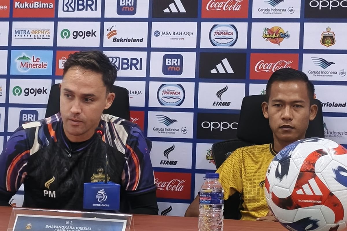 Berikut beberapa alternatif judul untuk pernyataan Paul Munster yang meminta pemain untuk fokus dan hati-hati menghadapi Persis Solo:

1. "Paul Munster Ingatkan Pemain untuk Fokus dan Waspada Jelang Pertandingan Melawan Persis Solo"
2. "Fokus dan Hati-hati, Pesan Penting Paul Munster untuk Deretan Pemain Hadapi Persis Solo"
3. "Paul Munster: Kesiapan dan Konsentrasi Jadi Kunci Melawan Persis Solo"
4. "Menghadapi Persis Solo: Paul Munster Tekankan Pentingnya Fokus dan Kewaspadaan"
5. "Agar Tidak Terkejut, Paul Munster Minta Pemain Jaga Fokus Melawan Persis Solo"

Silakan pilih salah satu atau modifikasi sesuai kebutuhan!