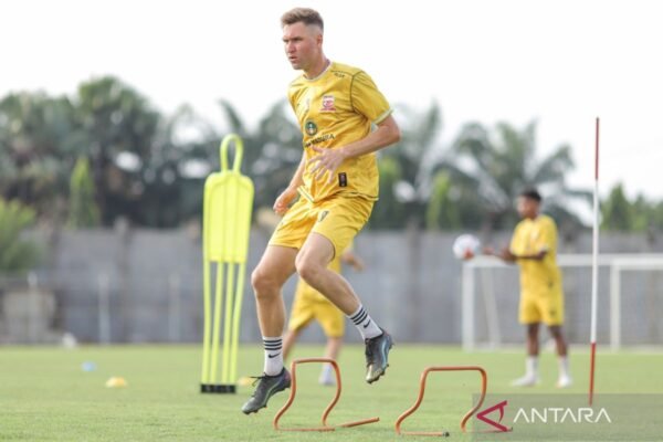 Judul alternatif untuk "Jumlah Pemain Asing Liga 2 untuk Musim 2025/2026" bisa berupa:

1. "Komposisi Pemain Asing dalam Liga 2 Musim 2025/2026"
2. "Pemain Asing di Liga 2: Statistik Musim 2025/2026"
3. "Rincian Jumlah Pemain Asing Liga 2 Musim 2025/2026"
4. "Analisis Kuota Pemain Asing Liga 2 untuk Musim 2025/2026"
5. "Pemain Asing Liga 2: Tren dan Angka untuk Musim 2025/2026"

Silakan pilih yang paling sesuai atau gunakan sebagai inspirasi!