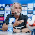 Berikut adalah beberapa alternatif untuk judul "Jan Olde: Keseimbangan Jadi Kunci Pertandingan Dewa Lawan Persija":

1. "Jan Olde: Keseimbangan sebagai Faktor Penentu Pertandingan Dewa vs Persija"
2. "Jan Olde: Strategi Keseimbangan untuk Menghadapi Persija"
3. "Jan Olde: Keseimbangan Tim Kunci Kemenangan Dewa atas Persija"
4. "Kunci Pertandingan Dewa vs Persija: Keseimbangan Menurut Jan Olde"
5. "Jan Olde Menegaskan Pentingnya Keseimbangan dalam Pertandingan Dewa dan Persija"

Silakan pilih atau modifikasi sesuai dengan kebutuhan!