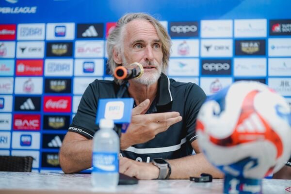 Berikut adalah beberapa alternatif untuk judul "Jan Olde: Keseimbangan Jadi Kunci Pertandingan Dewa Lawan Persija":

1. "Jan Olde: Keseimbangan sebagai Faktor Penentu Pertandingan Dewa vs Persija"
2. "Jan Olde: Strategi Keseimbangan untuk Menghadapi Persija"
3. "Jan Olde: Keseimbangan Tim Kunci Kemenangan Dewa atas Persija"
4. "Kunci Pertandingan Dewa vs Persija: Keseimbangan Menurut Jan Olde"
5. "Jan Olde Menegaskan Pentingnya Keseimbangan dalam Pertandingan Dewa dan Persija"

Silakan pilih atau modifikasi sesuai dengan kebutuhan!